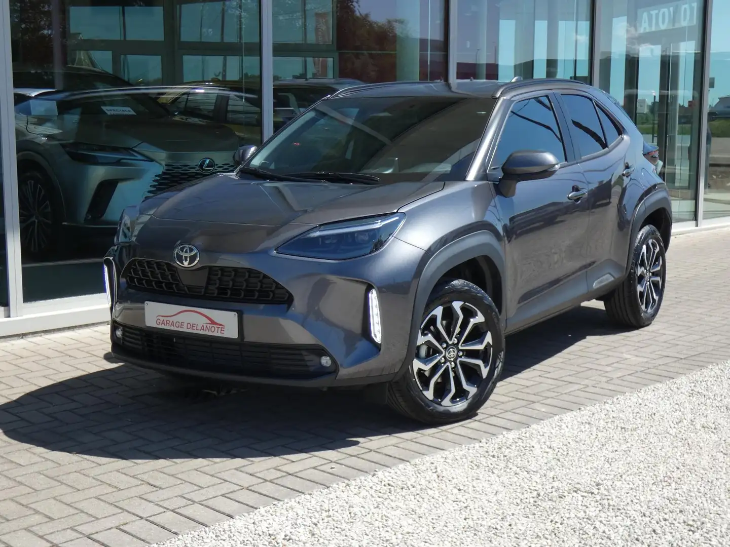 Toyota Yaris Cross Hybrid Dynamic Plus GPS Parkeercamera Keyless Grijs - 1