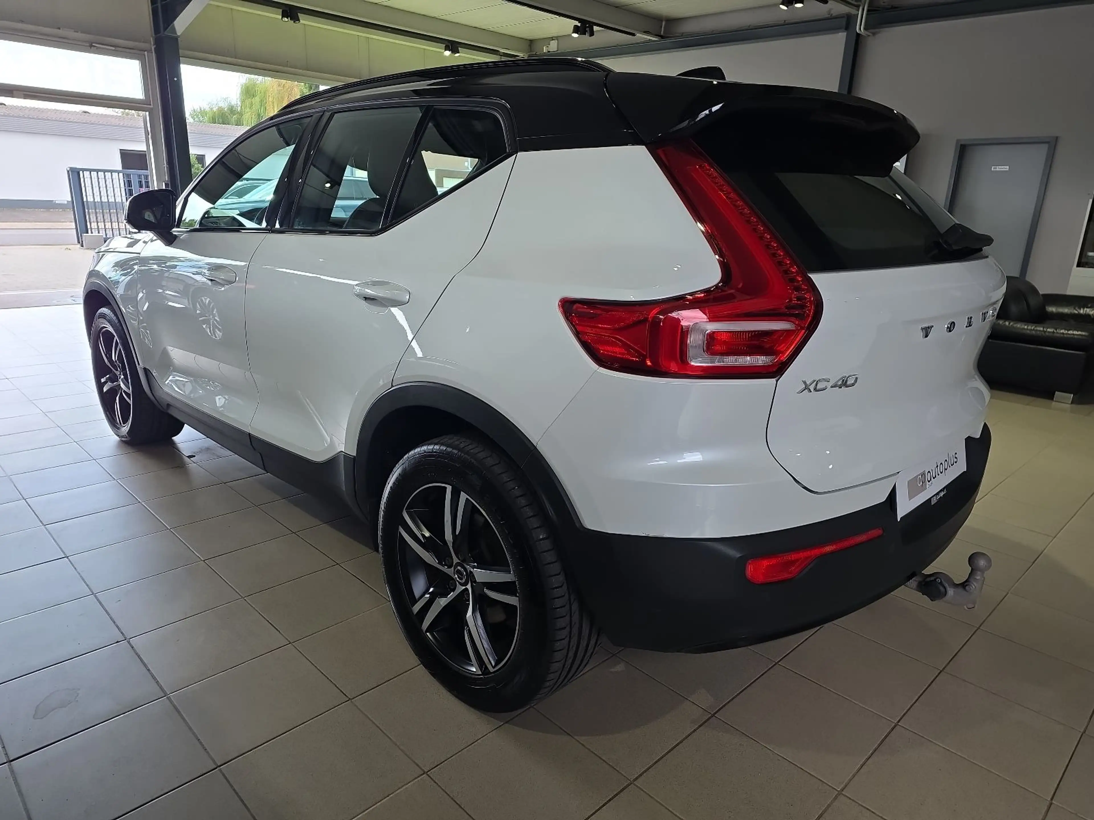 Volvo XC40 B4 R-Design AWD AHK Kamera LED WinterPaket — photo 10