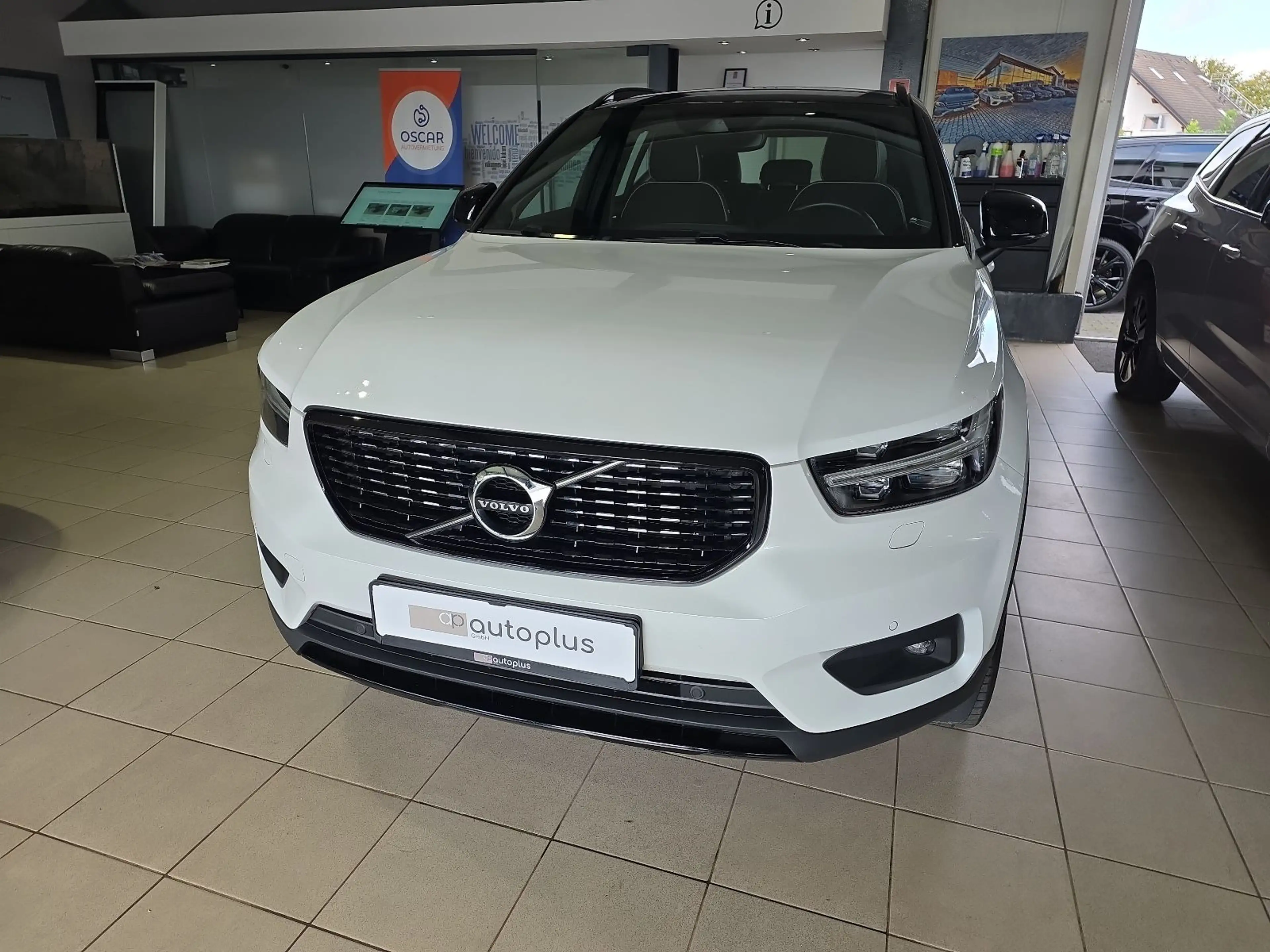 Volvo XC40 B4 R-Design AWD AHK Kamera LED WinterPaket — photo 2
