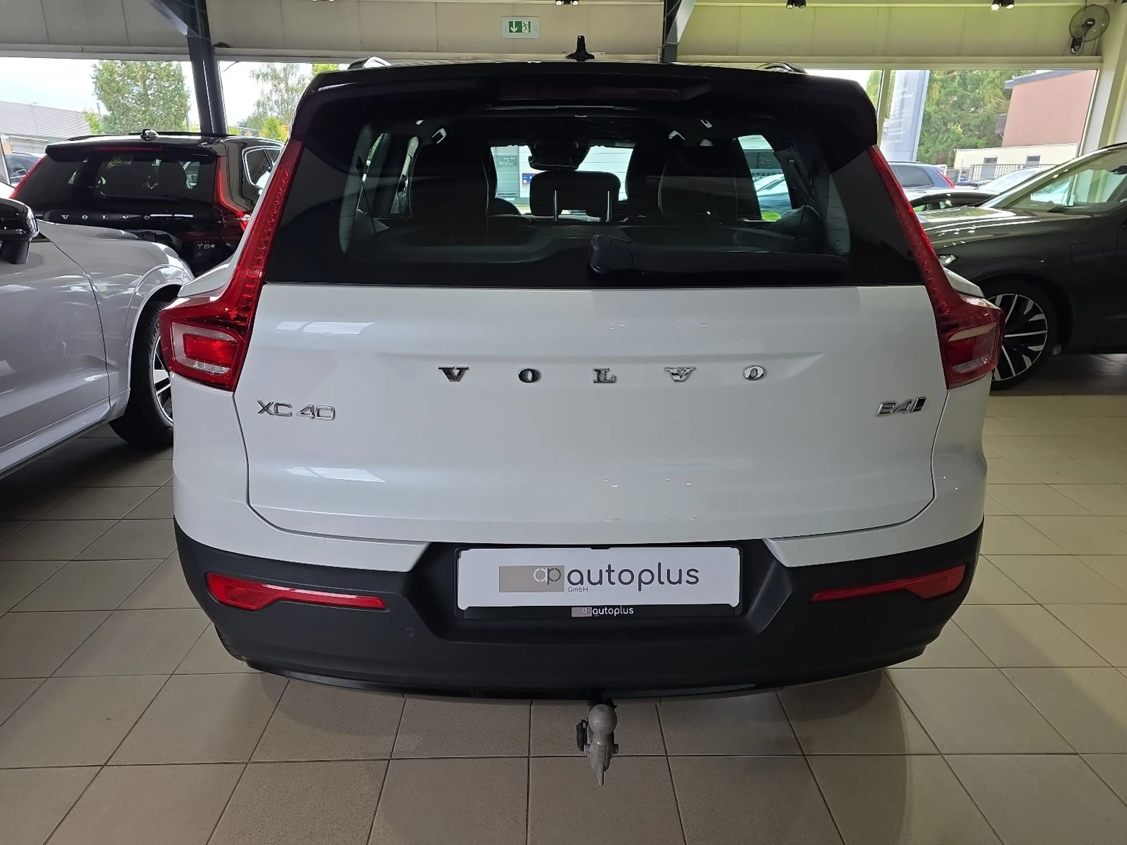 Volvo XC40 B4 R-Design AWD AHK Kamera LED WinterPaket — photo 8