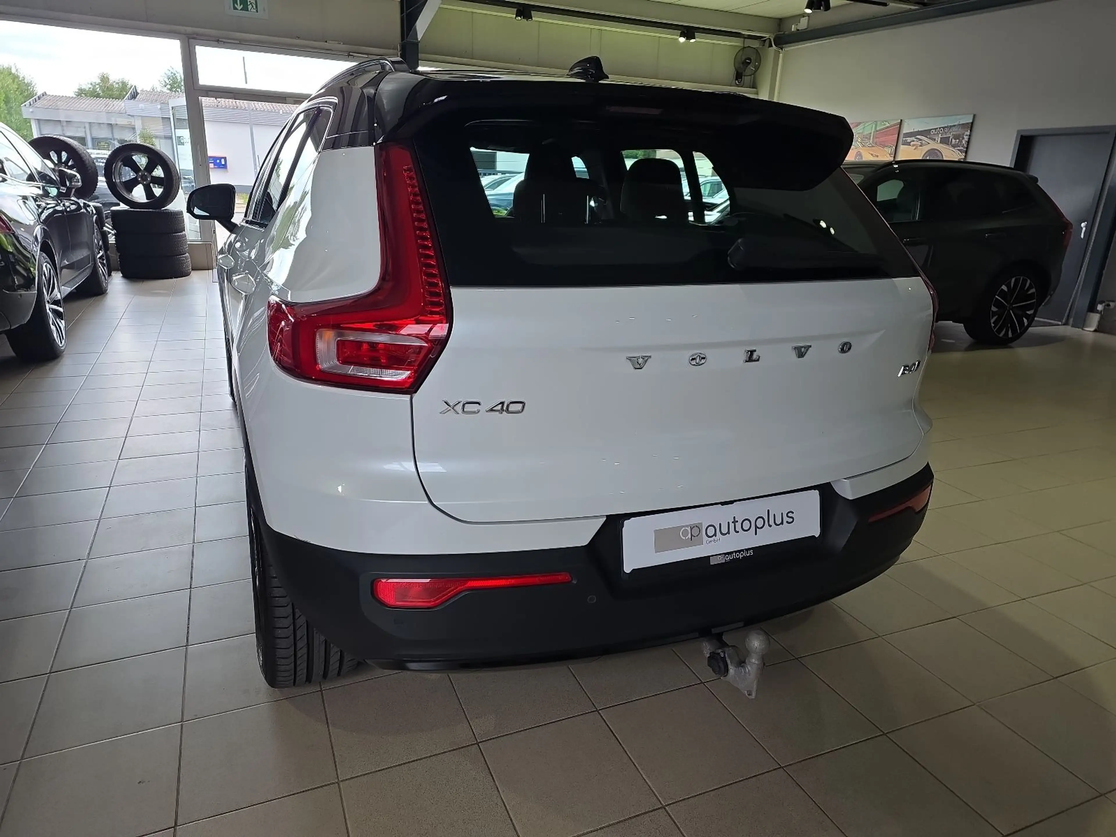 Volvo XC40 B4 R-Design AWD AHK Kamera LED WinterPaket — photo 9