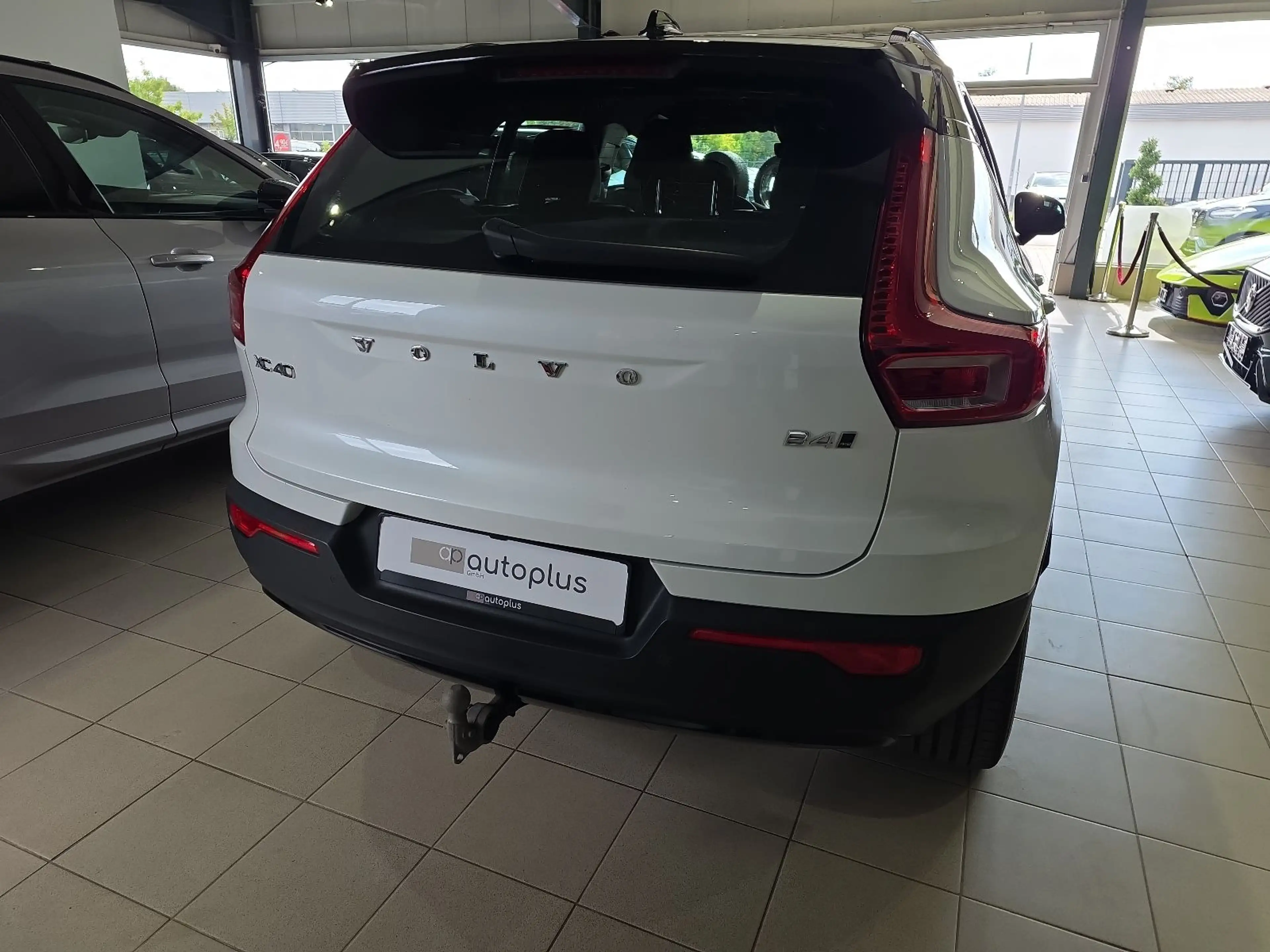 Volvo XC40 B4 R-Design AWD AHK Kamera LED WinterPaket — photo 7