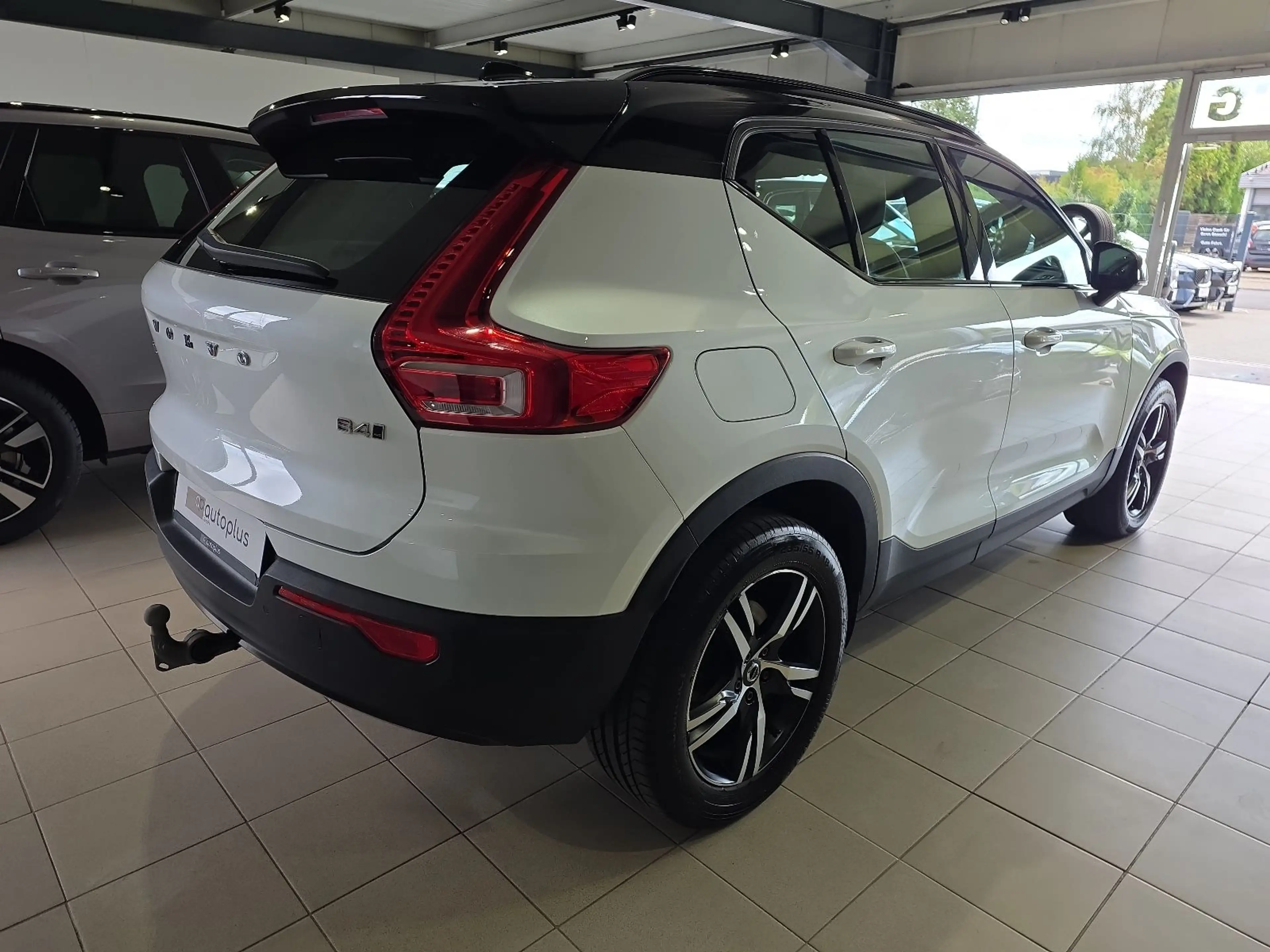 Volvo XC40 B4 R-Design AWD AHK Kamera LED WinterPaket — photo 6