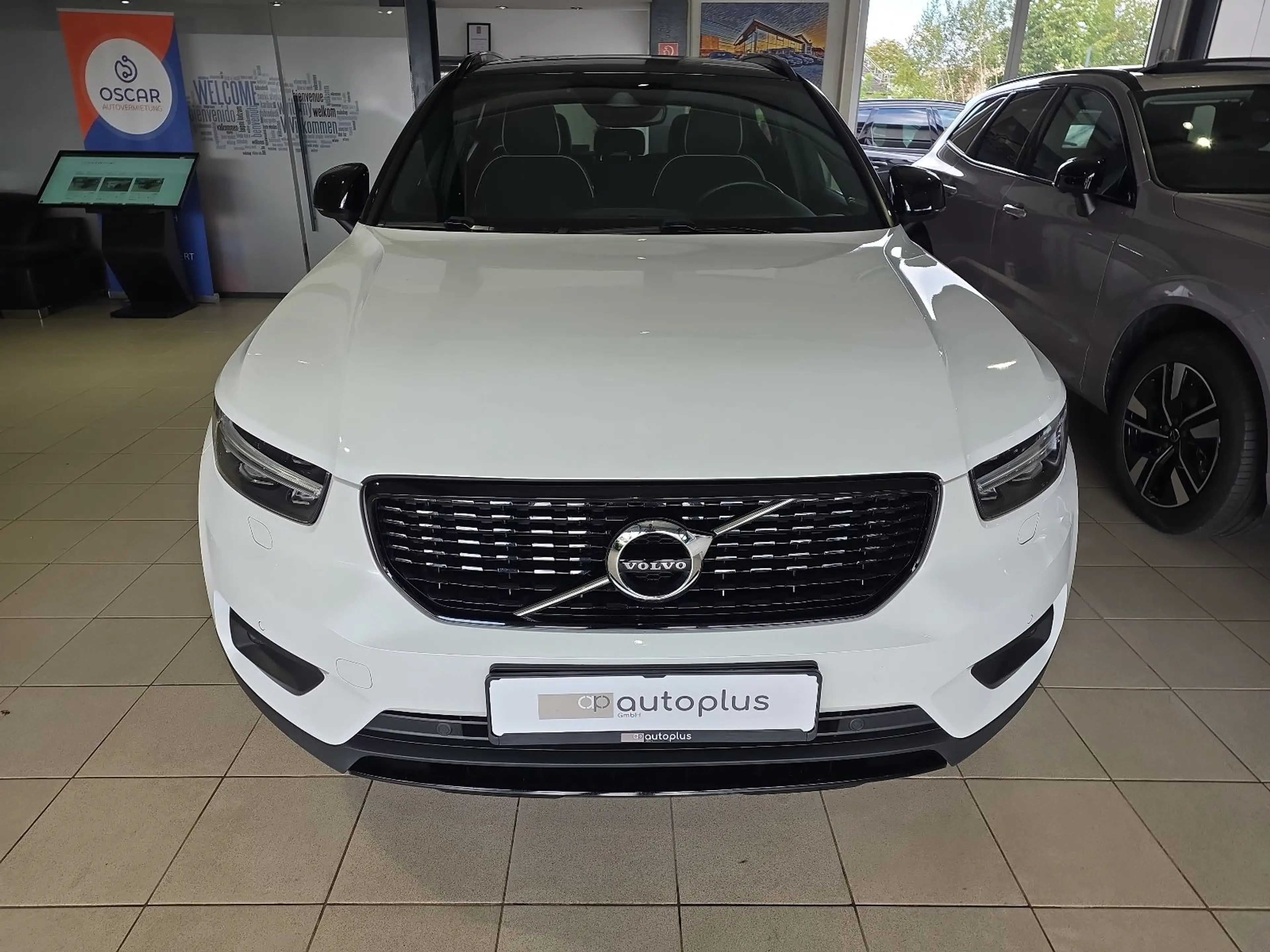 Volvo XC40 B4 R-Design AWD AHK Kamera LED WinterPaket — photo 3