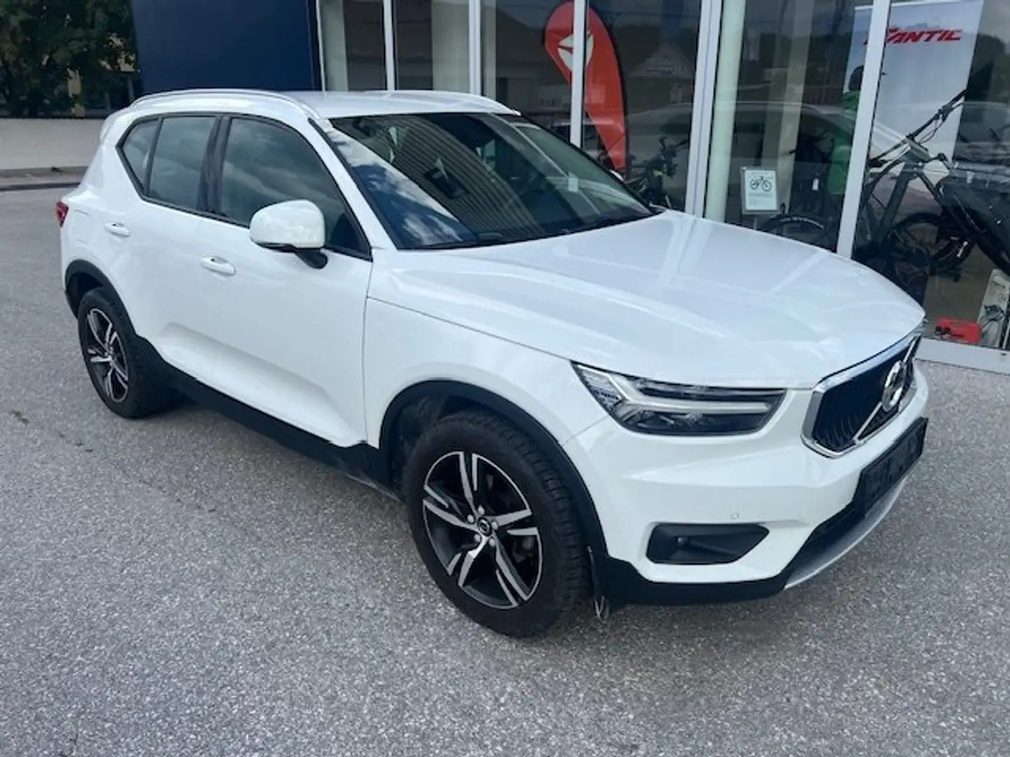 Volvo XC40 Momentum Pro 2WD Diesel *110.000km* Weiß - 1
