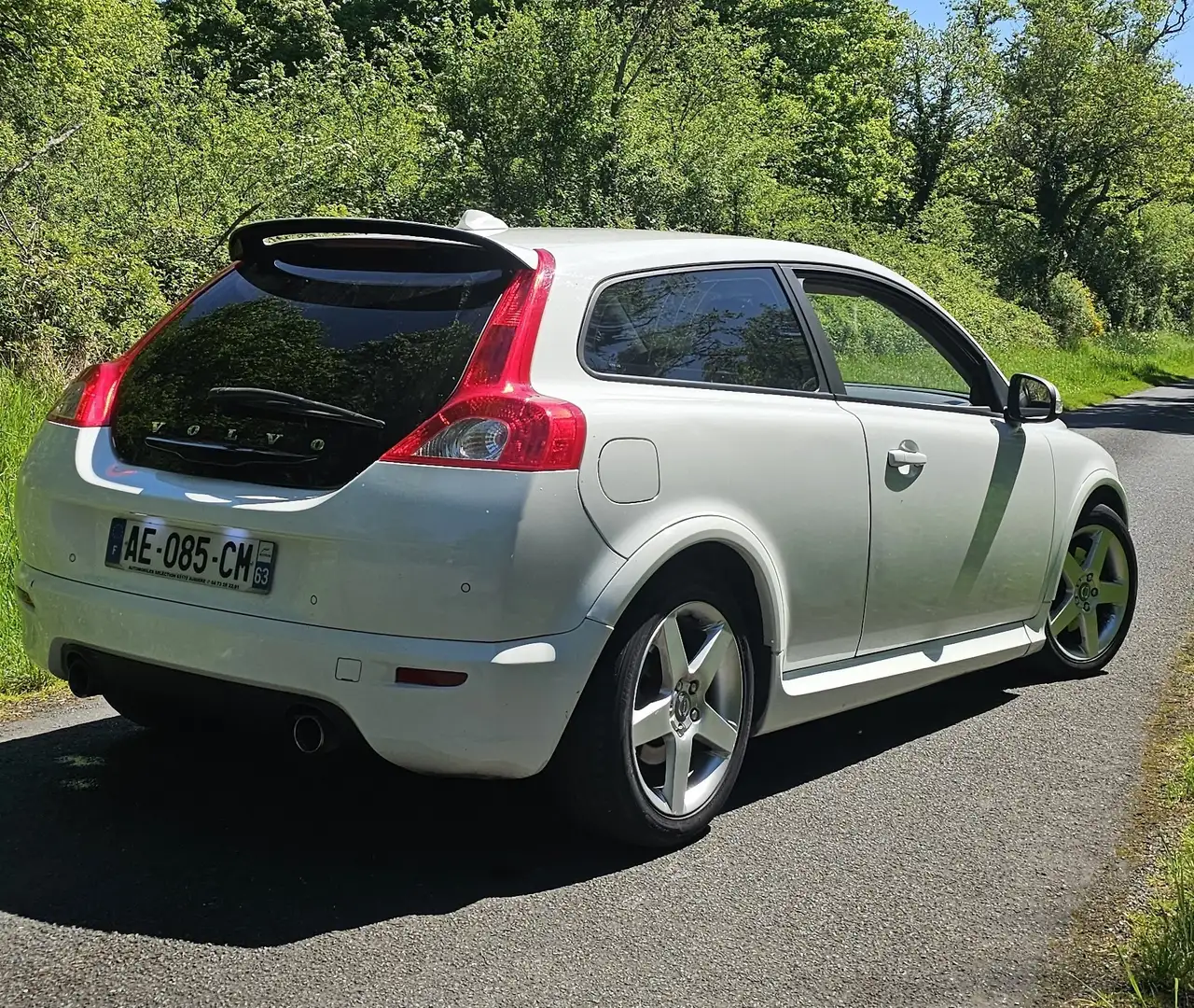 Volvo C30 D5 180 ch R-Design - 2