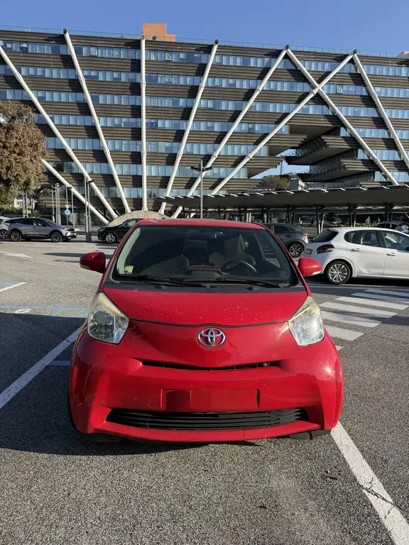 Toyota iQ 2011 из Европы — купить под ключ