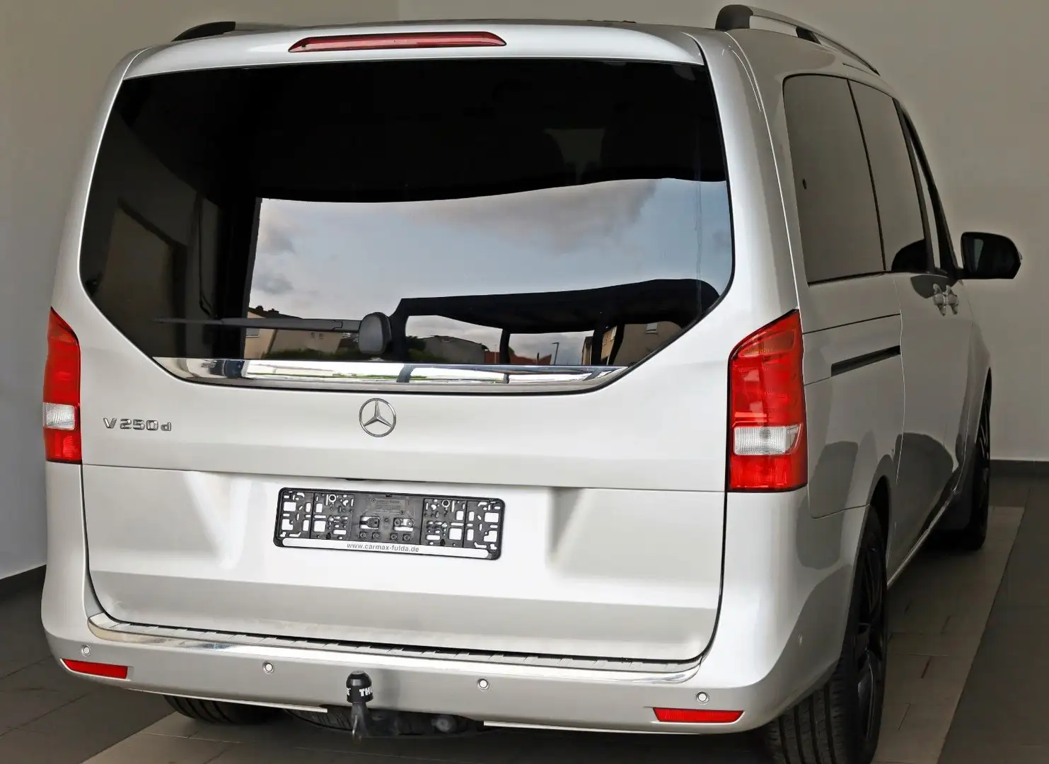 Mercedes-Benz V 250 d EDITION lang Sport/Park Paket,Navi,SH,AHK Серебристый - 2