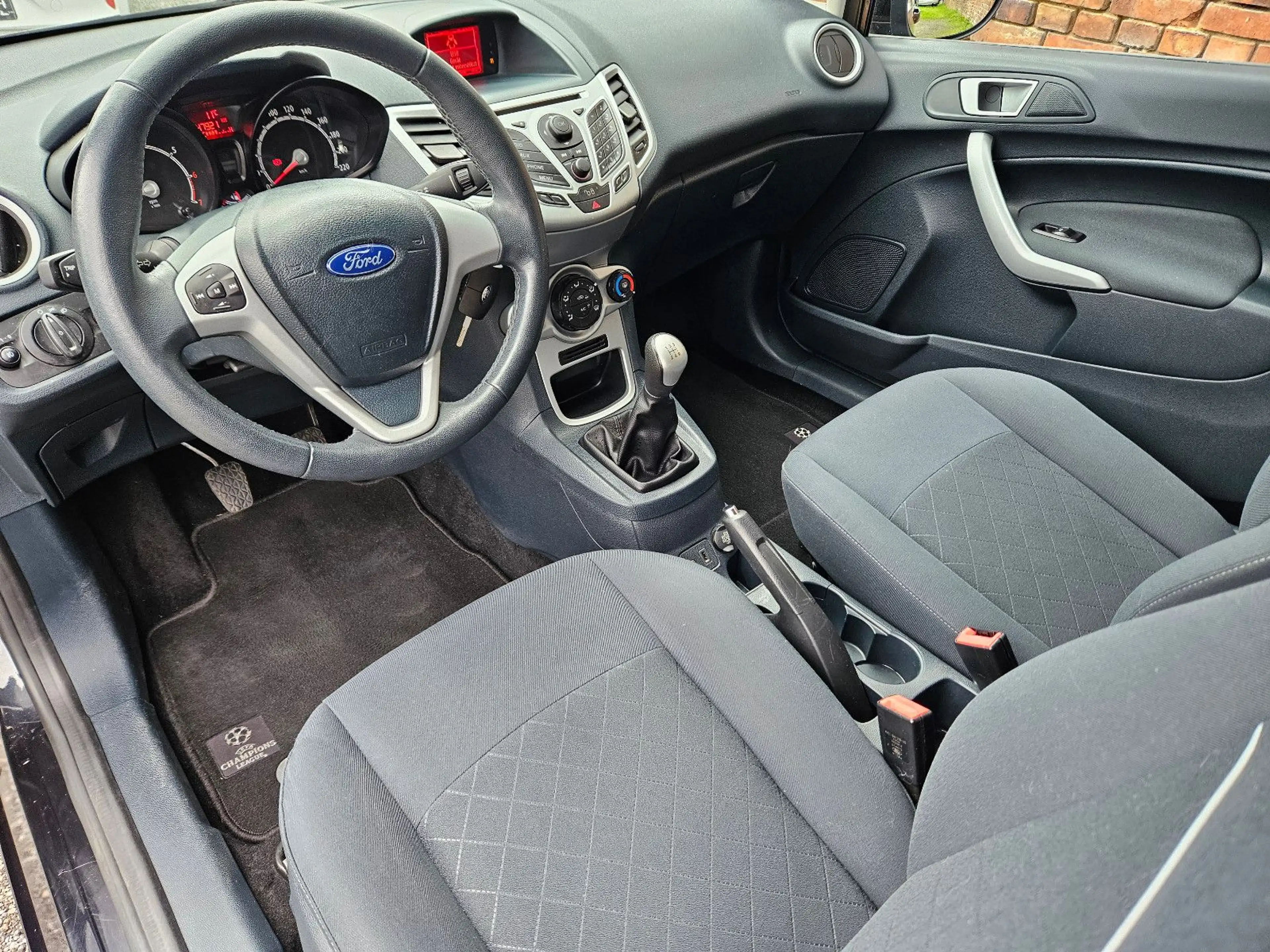 Ford Fiesta 1.25 Champions Edition | Zahnriemen neu — photo 11