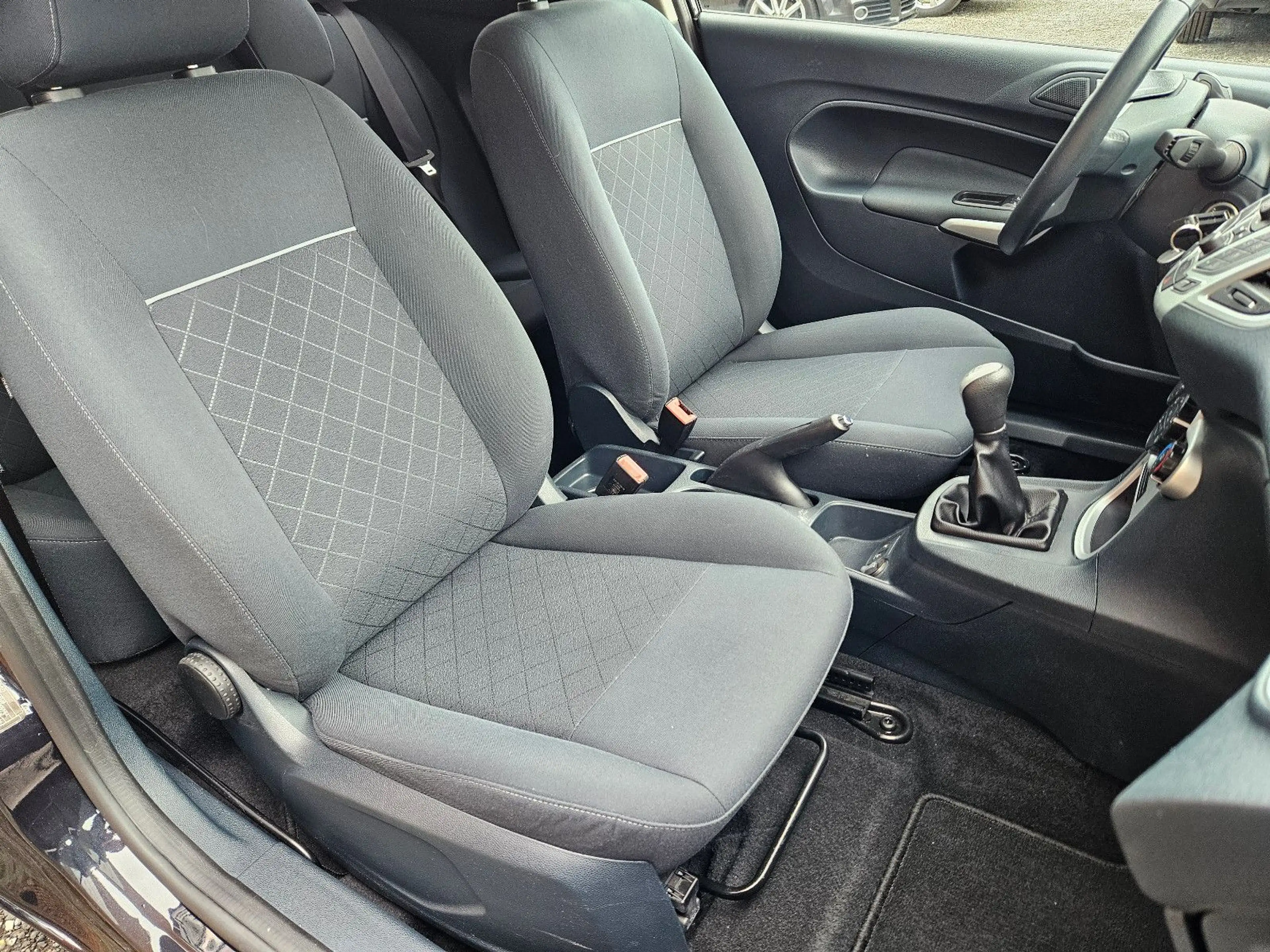 Ford Fiesta 1.25 Champions Edition | Zahnriemen neu — photo 14