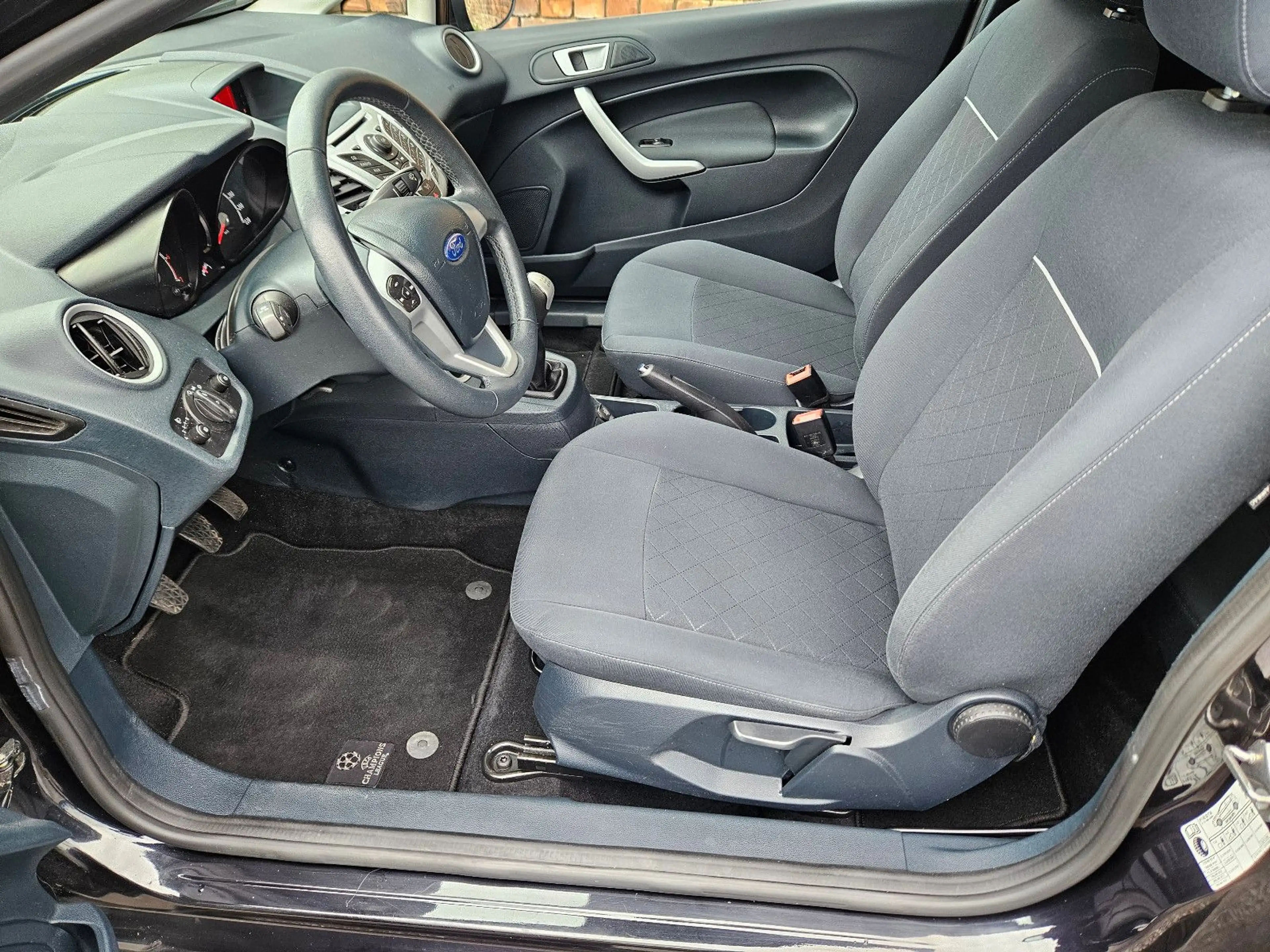 Ford Fiesta 1.25 Champions Edition | Zahnriemen neu — photo 10