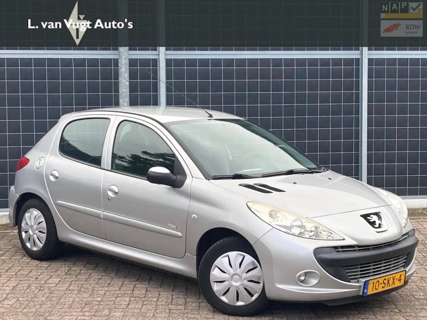 Peugeot 206 + 1.4 Millesim 200 Grijs - 1