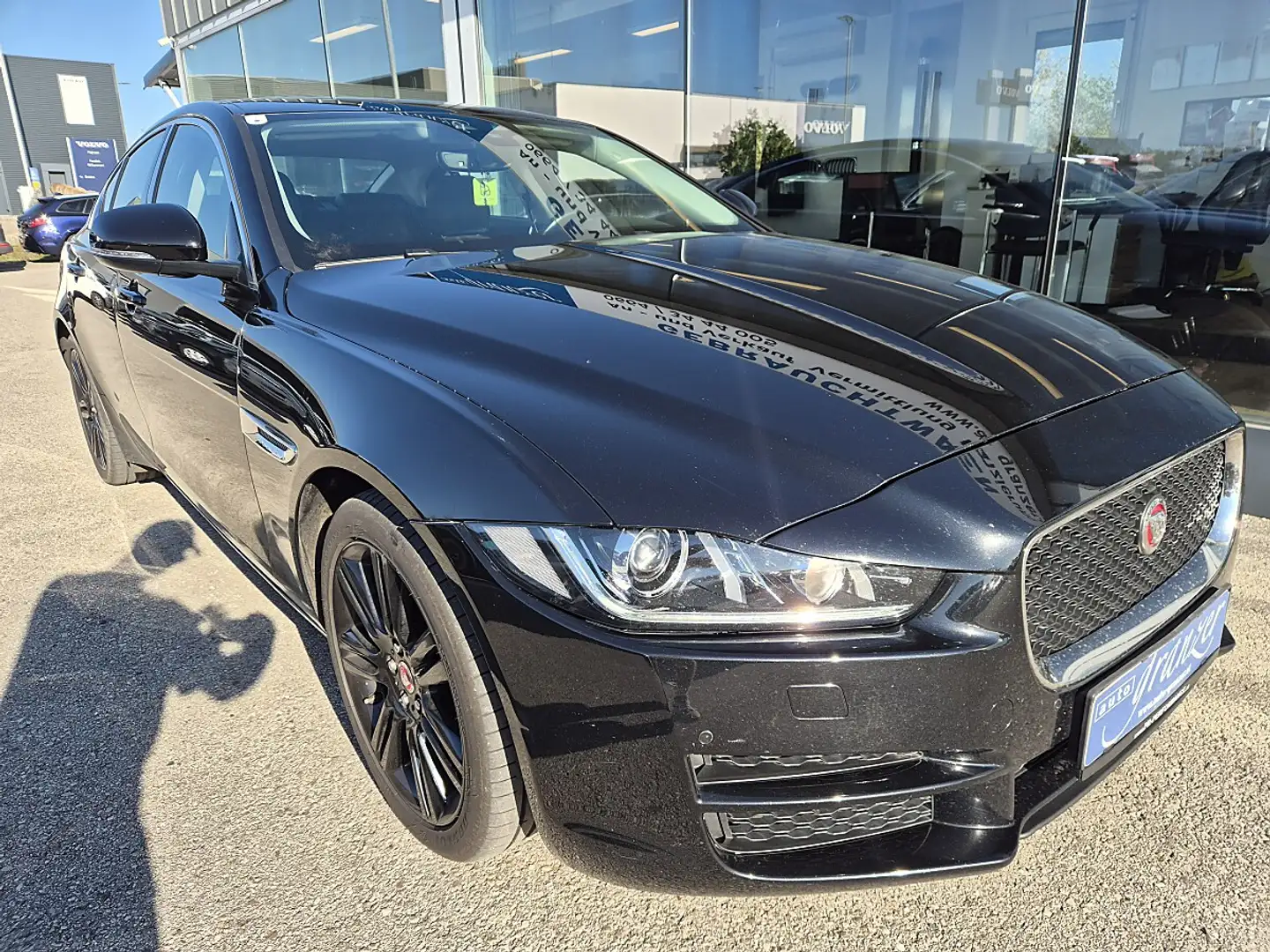 Jaguar XE 20t Prestige Aut. Schwarz - 2