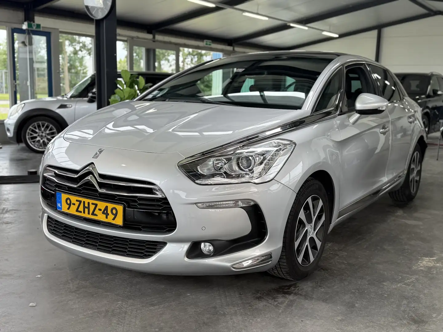 Citroen DS5 1.6 BlueHDi Bns.Exec| 1e eigenaar|pano|head-up|cam Grijs - 1