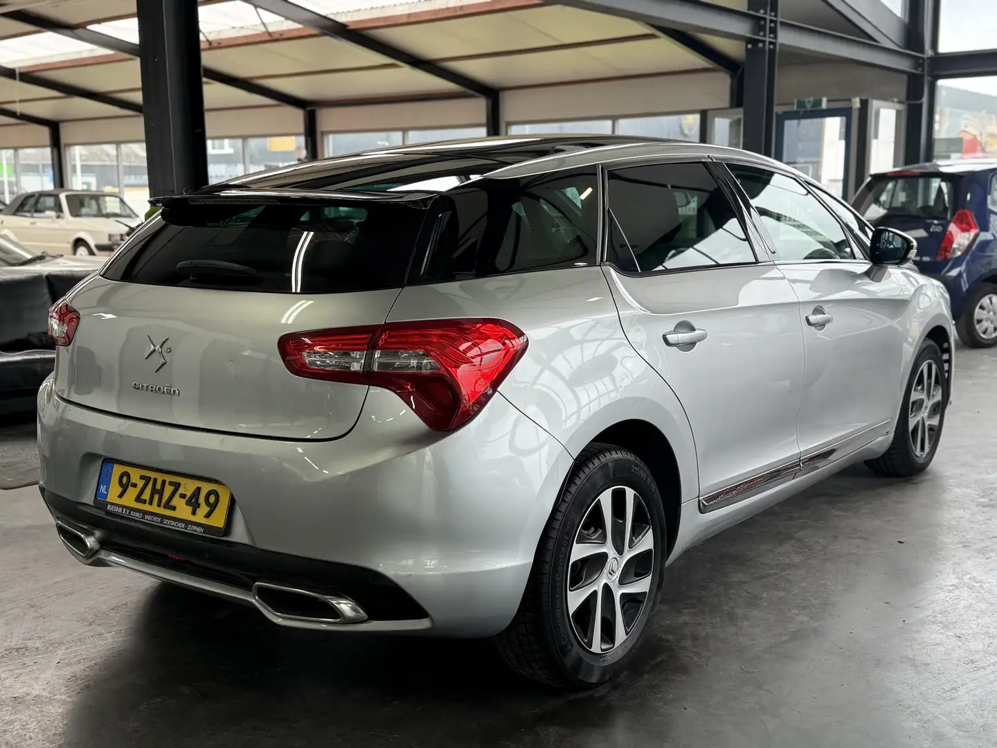 Citroen DS5 1.6 BlueHDi Bns.Exec| 1e eigenaar|pano|head-up|cam Grijs - 2