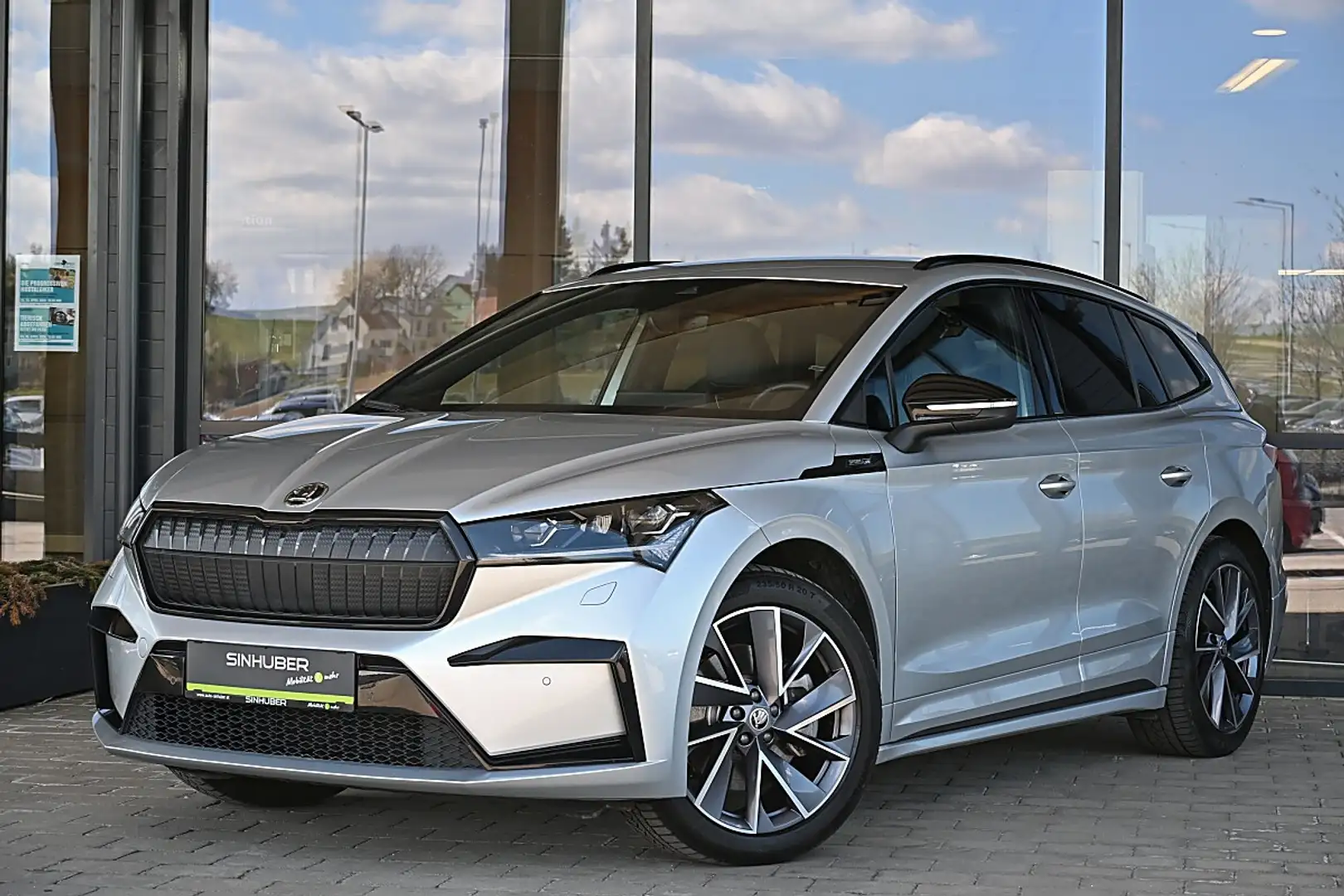 Skoda Enyaq iV 80 82kWh Sportline ACC, MatrixLED, Wärmepump... Silber - 1