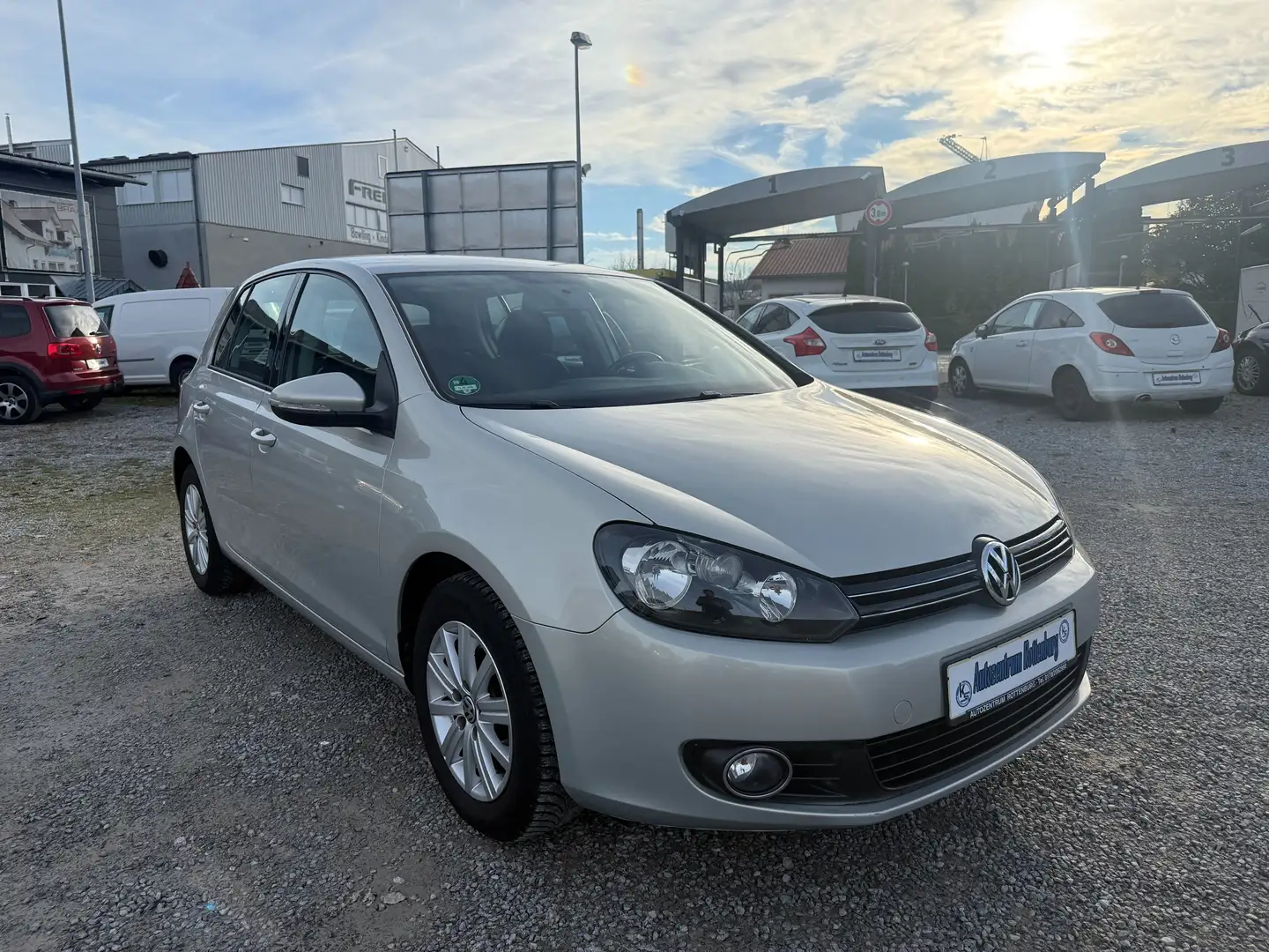 Volkswagen Golf Comfortline - 2. HAND - KLIMAAUT. - EURO 5 - ALU - Grau - 1