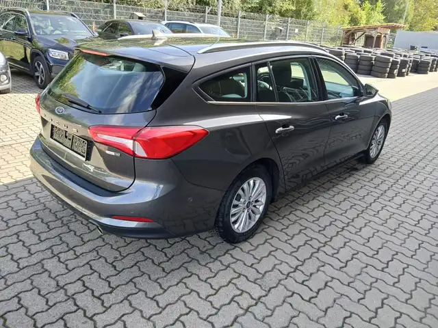 Ford Focus view 5