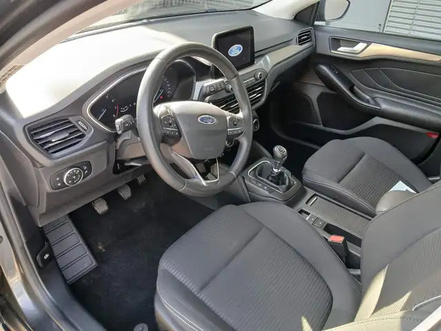 Ford Focus view 10