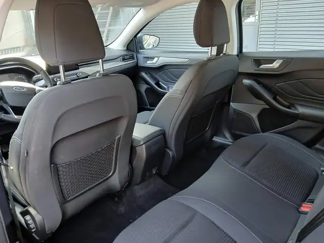 Ford Focus view 13