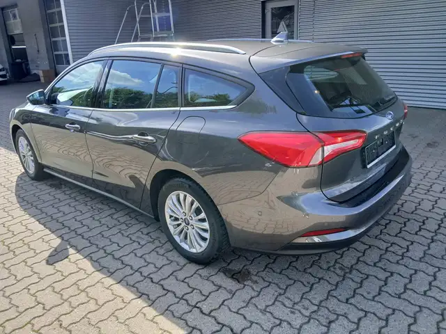 Ford Focus view 6