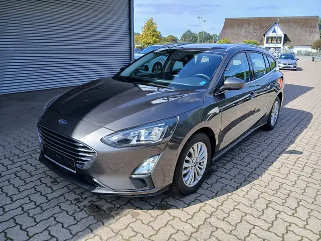 Ford Focus view 3