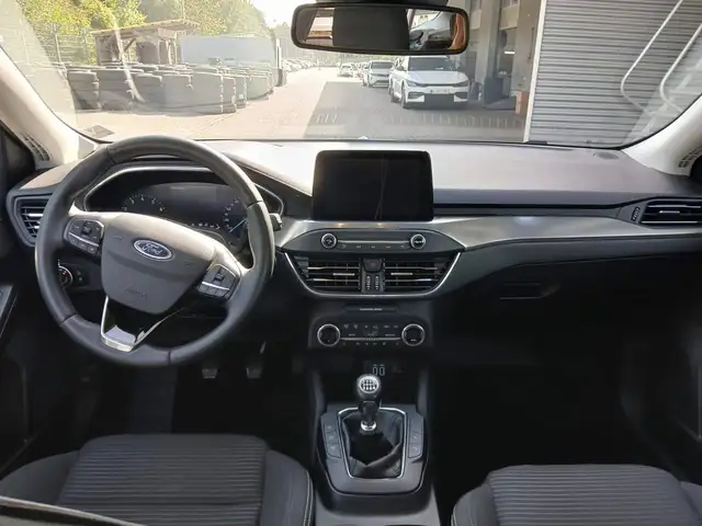 Ford Focus view 14