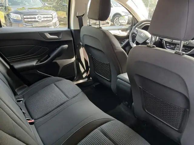 Ford Focus view 12
