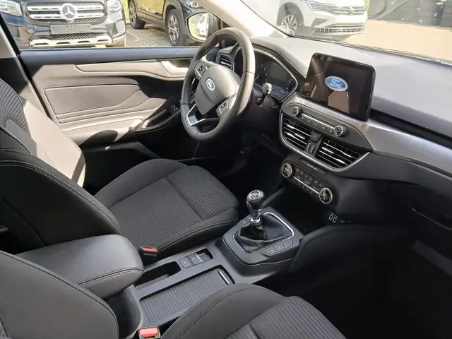 Ford Focus view 11