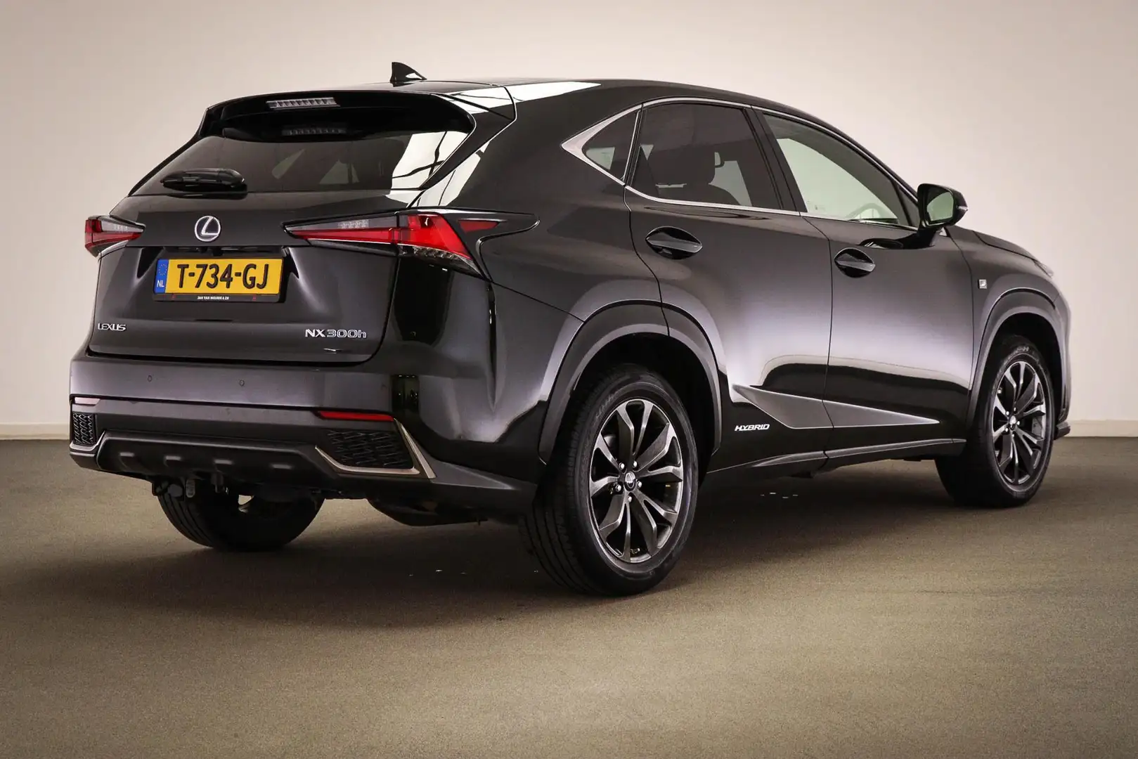 Lexus NX 300h AWD F F SPORT Line | INTERIEUR / LUXURY- PACK | PA Zwart - 2