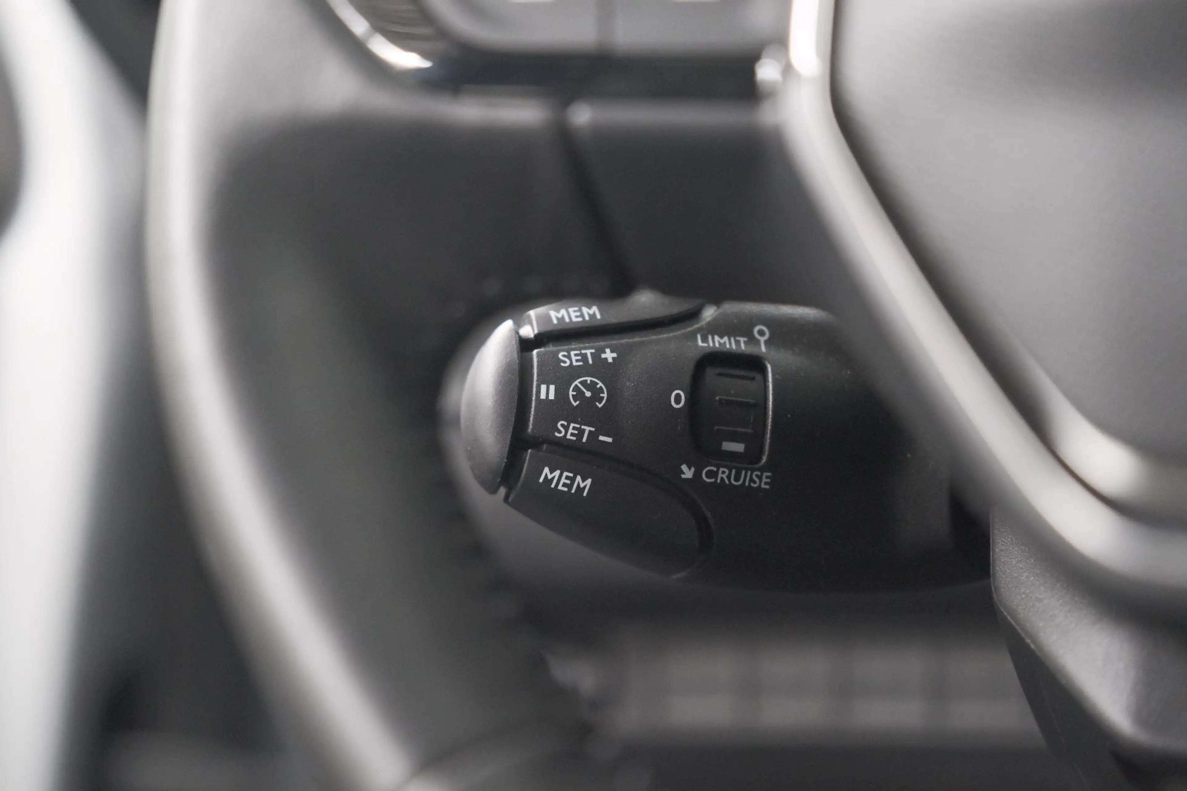 Peugeot 208 1.2 Hybrid 110 e-DCS6 Style | Trekhaak | Allseason — photo 3