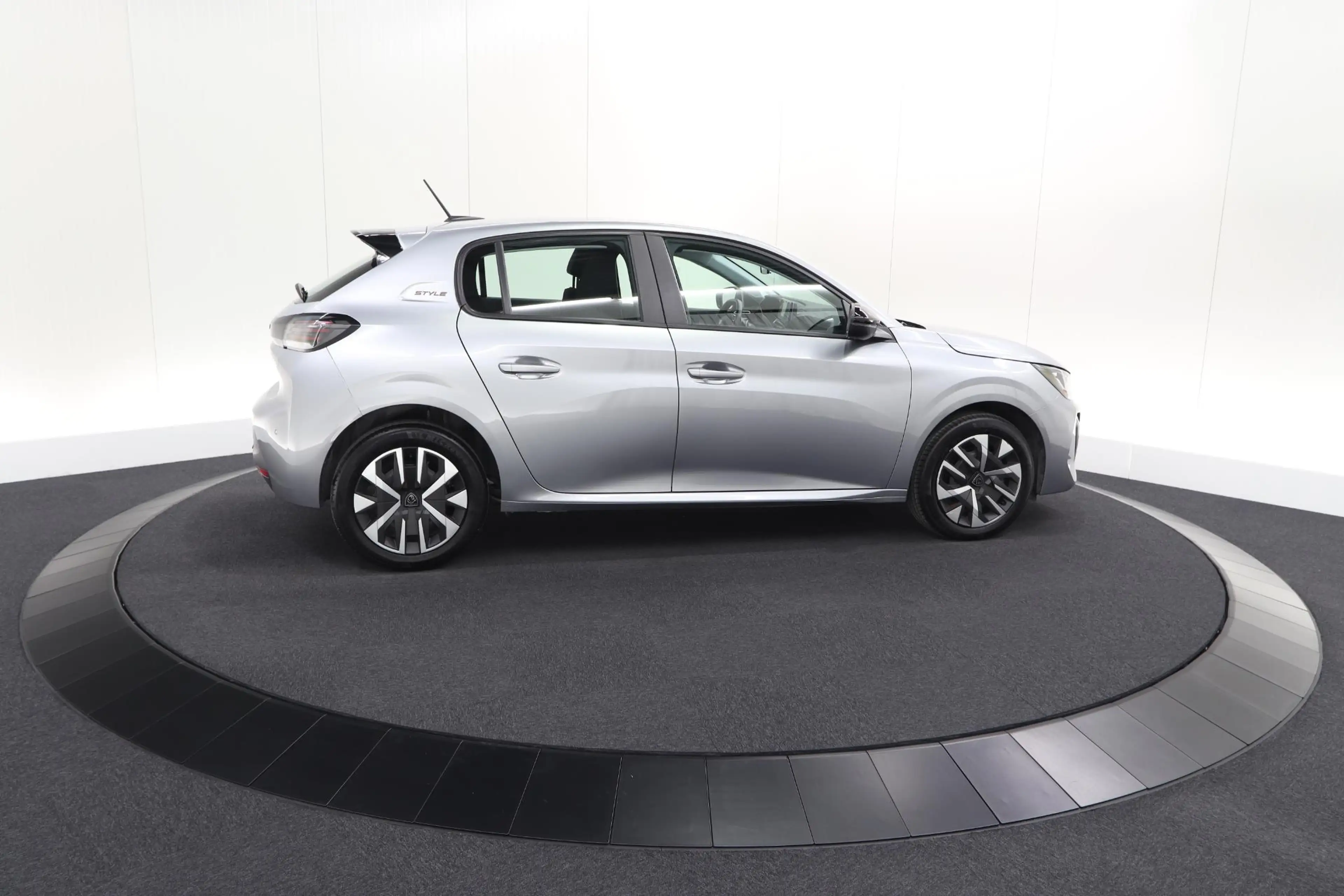 Peugeot 208 1.2 Hybrid 110 e-DCS6 Style | Trekhaak | Allseason — photo 7