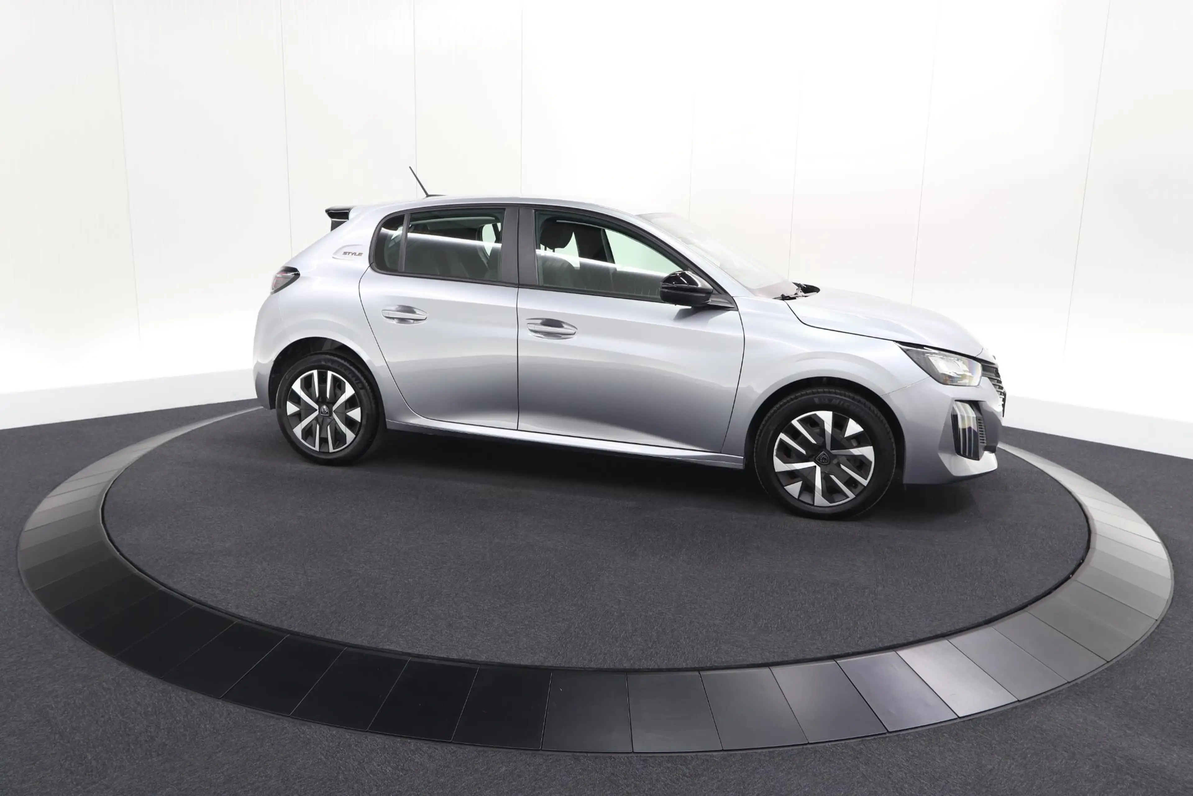 Peugeot 208 1.2 Hybrid 110 e-DCS6 Style | Trekhaak | Allseason — photo 4