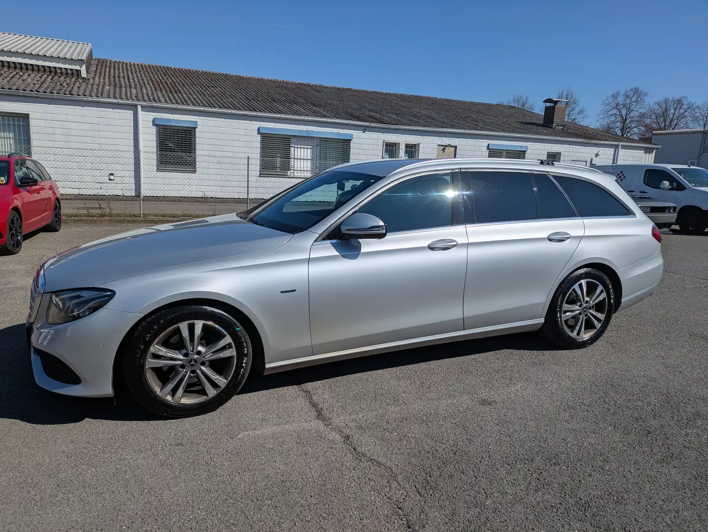 Mercedes-Benz E 200 E 200 d (213.213) Серебристый - 2