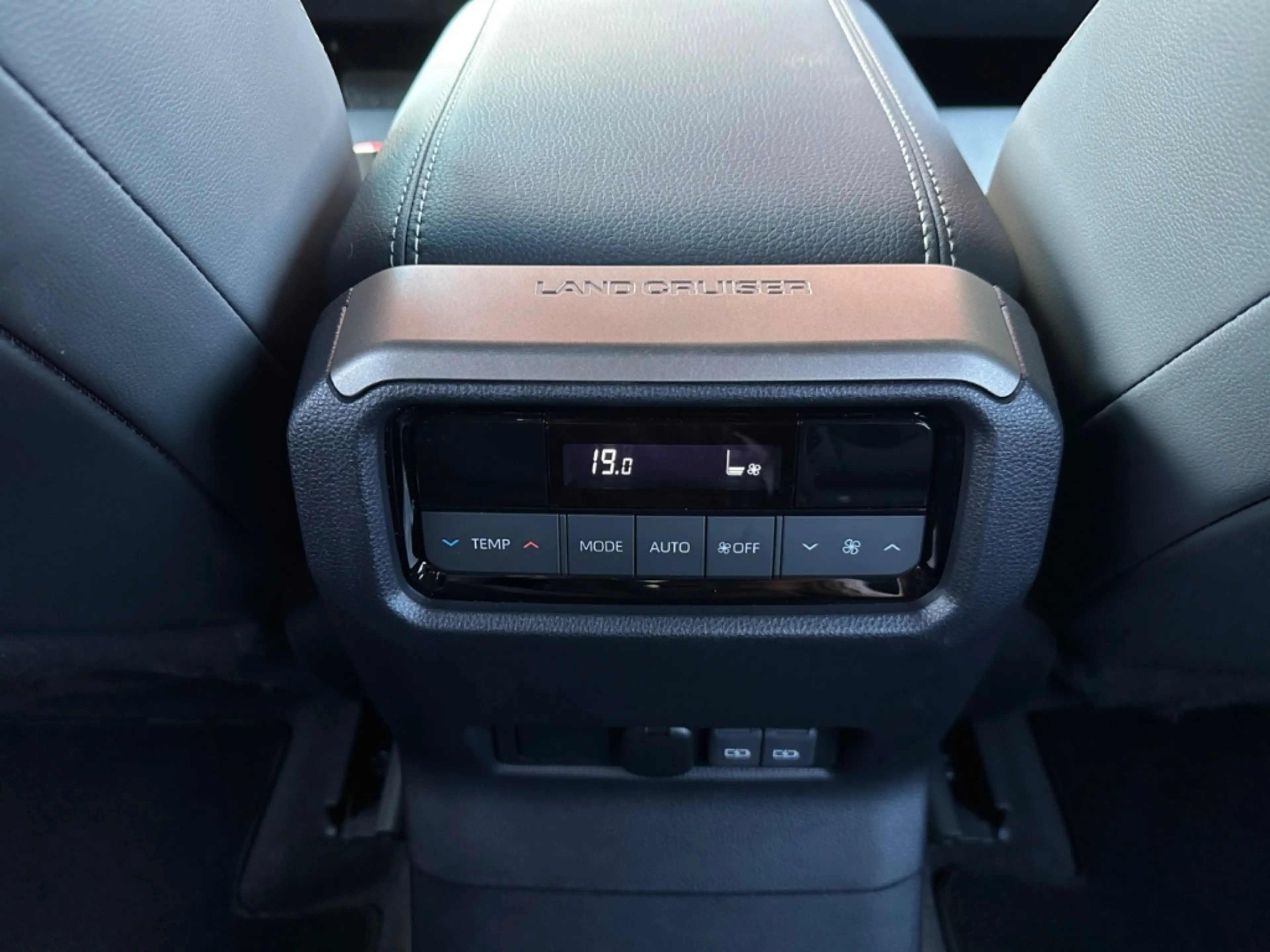 Toyota Land Cruiser 2.8 D-4D Executive *360°*ACC*SHZ*LED* — photo 13
