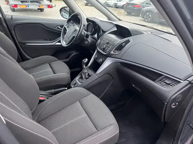 Opel Zafira view 11
