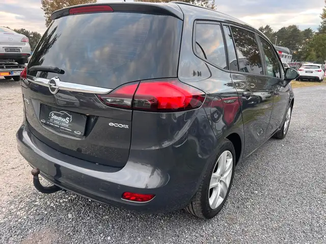 Opel Zafira view 4