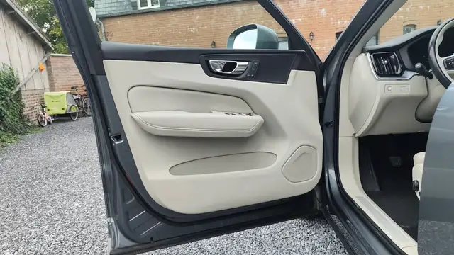 Volvo XC60 view 7