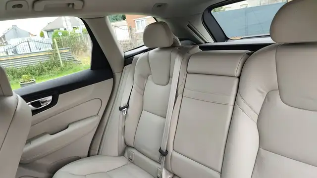 Volvo XC60 view 9