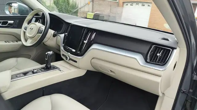 Volvo XC60 view 10