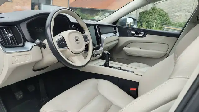 Volvo XC60 view 8