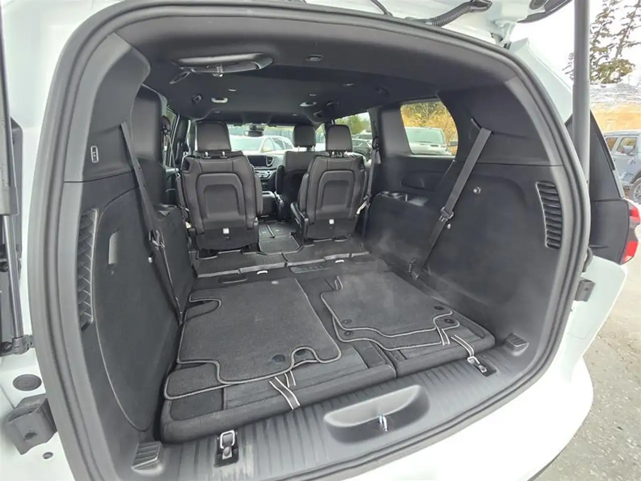 Chrysler Pacifica снимка Chrysler Pacifica