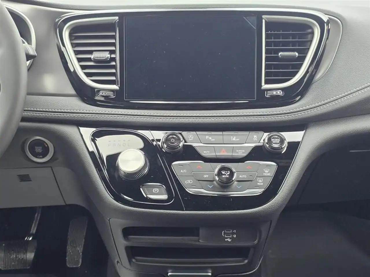 Chrysler Pacifica снимка Chrysler Pacifica