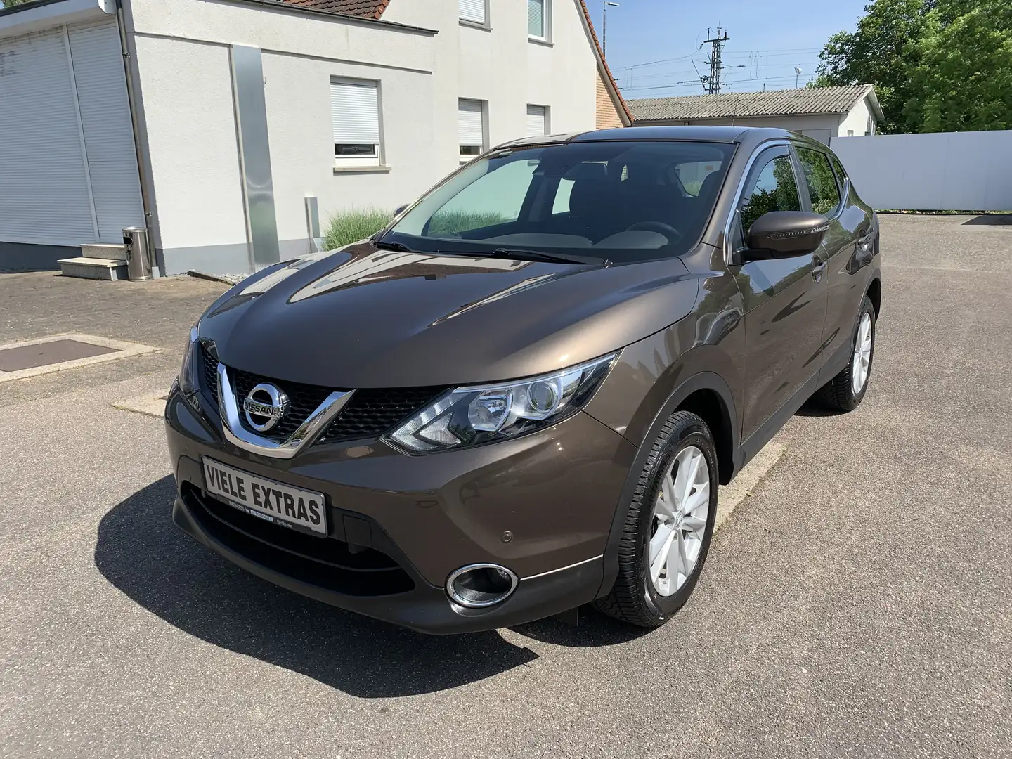 Nissan Qashqai Qashqai 1.2 DIG-T ACENTA *Kamera*Navi*SHZ*PDC* Braun - 1