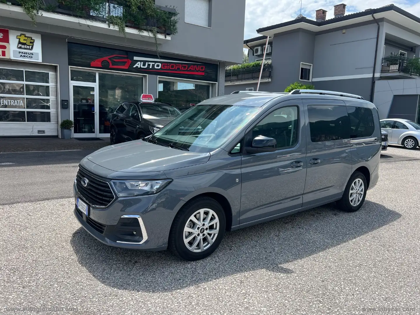 Ford Tourneo Gr. 2.0 122 aut. Tit. Grau - 1