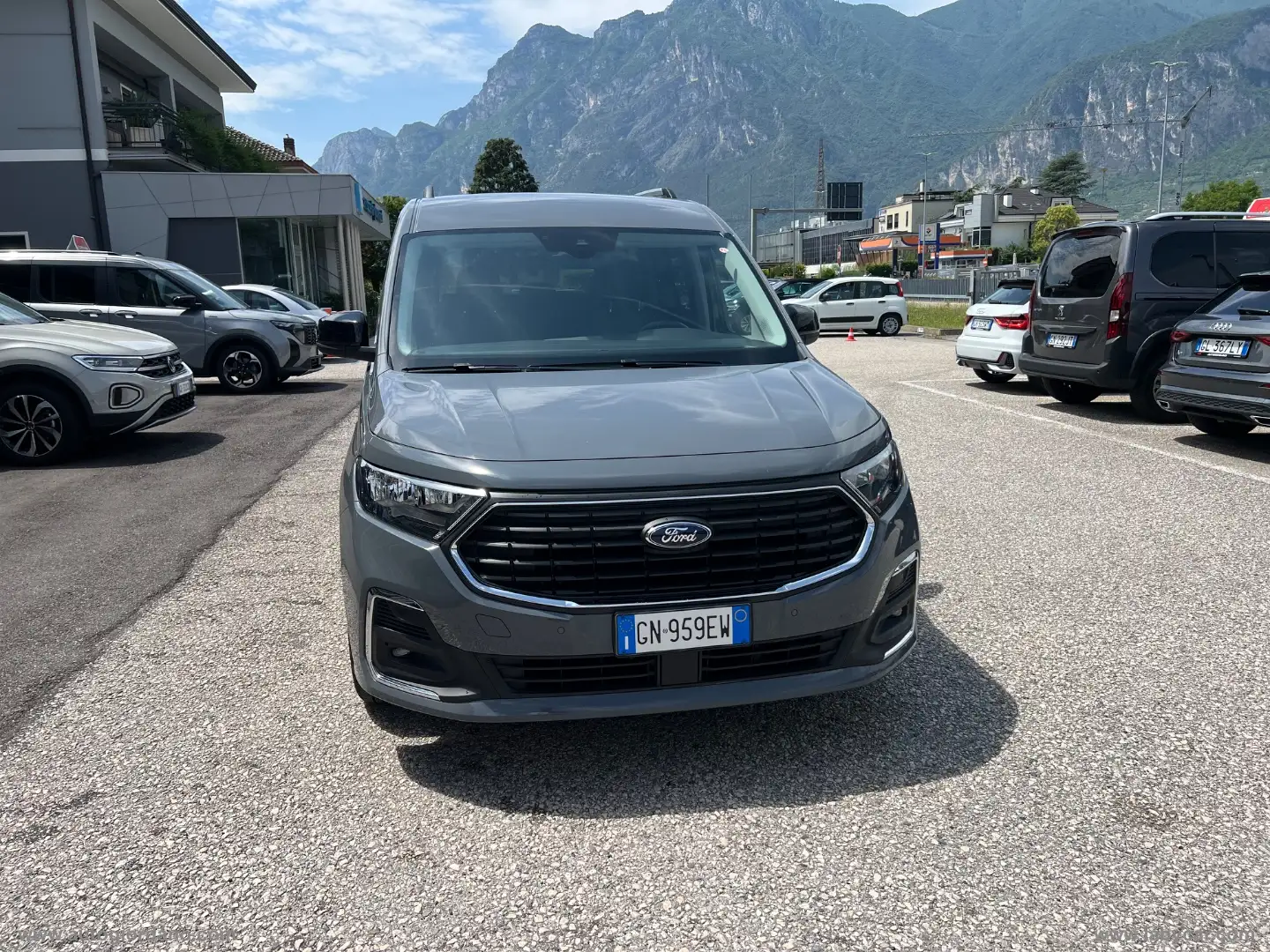 Ford Tourneo Gr. 2.0 122 aut. Tit. Grau - 2