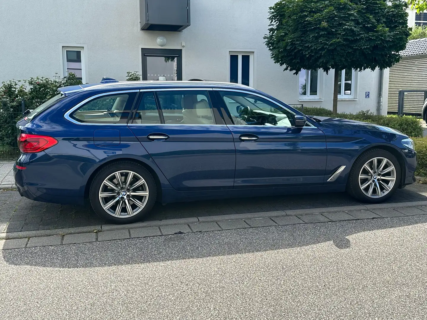 BMW 520 520d Touring Aut.Sport Line Blau - 1