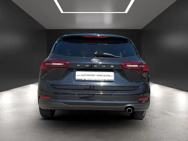 Ford Focus view 12