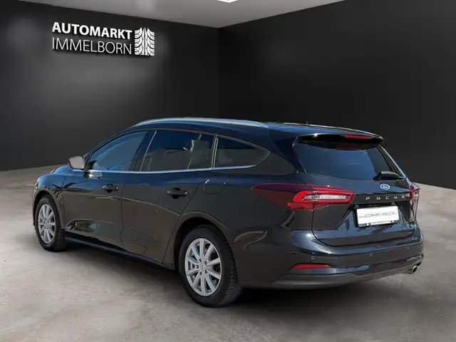 Ford Focus view 8
