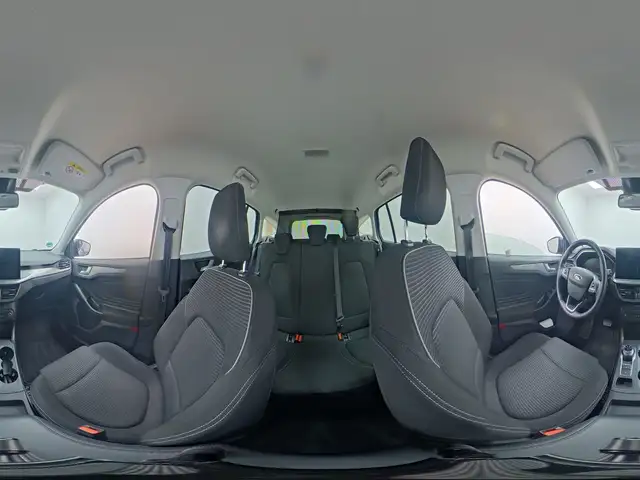 Ford Focus view 2